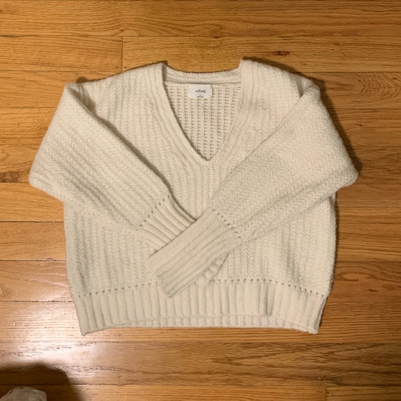 Aritzia Erica sweater 🕊 - Picture 3 of 4